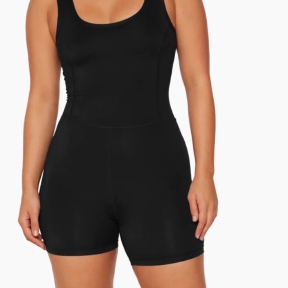 Laundry by Shelli Segal Black Athletic Romper Size L EUC Yoga Sporty Activewear